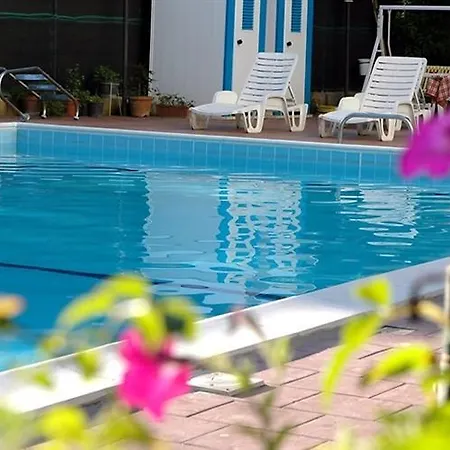 Roma Residenza 酒店 切尔维亚