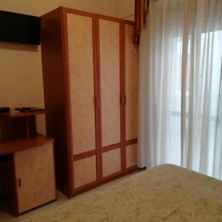Roma Residenza 酒店 切尔维亚
