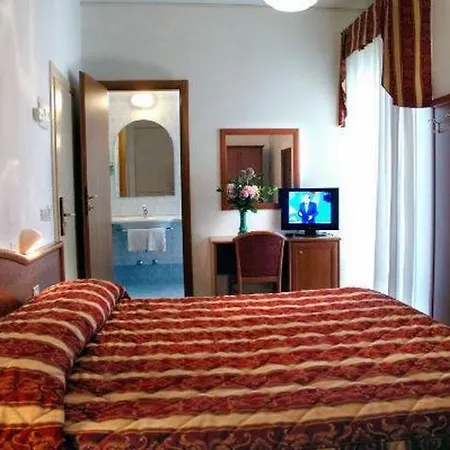 מלון Roma Residenza 3*
