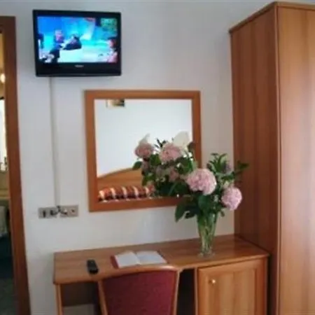 Roma Residenza מלון קרביה